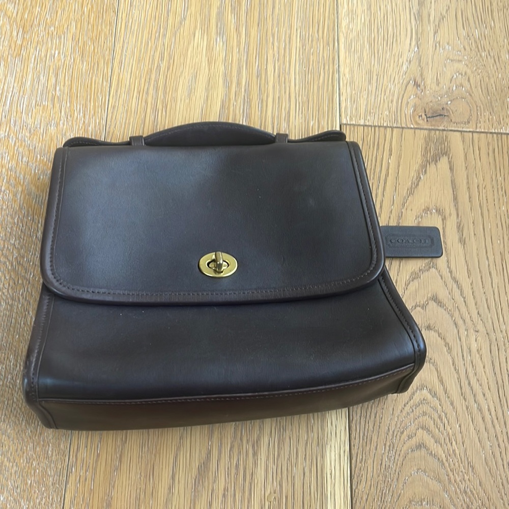 COACH AUTHENTIC LEATHER HANDBAG